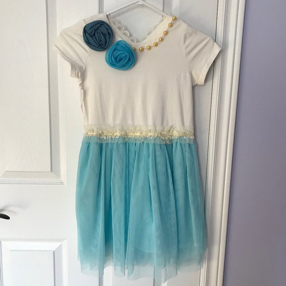 Classy Gorgeous Dress💙🤍